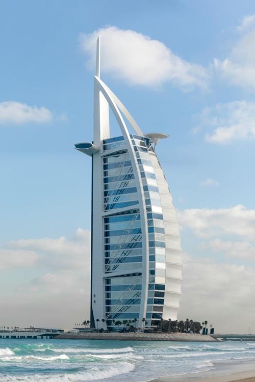 ROI Comparison: Buying off plan property in dubai​ vs Secondary Market in Dubai