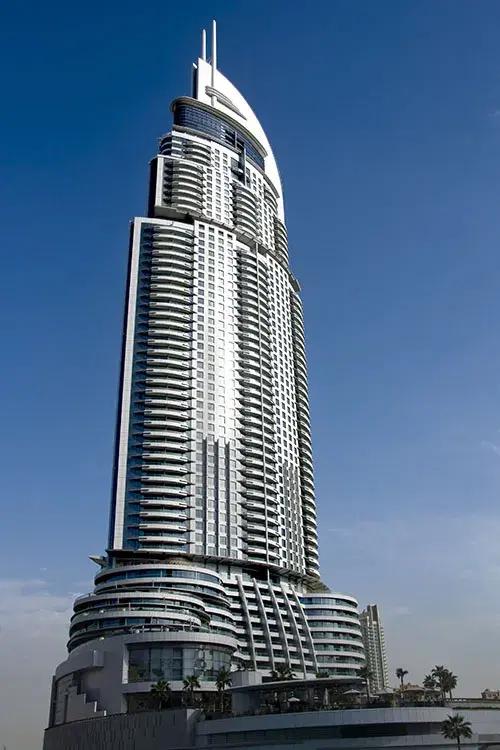 Strategies for Breaking into the High-End Luxury Real Estate Market